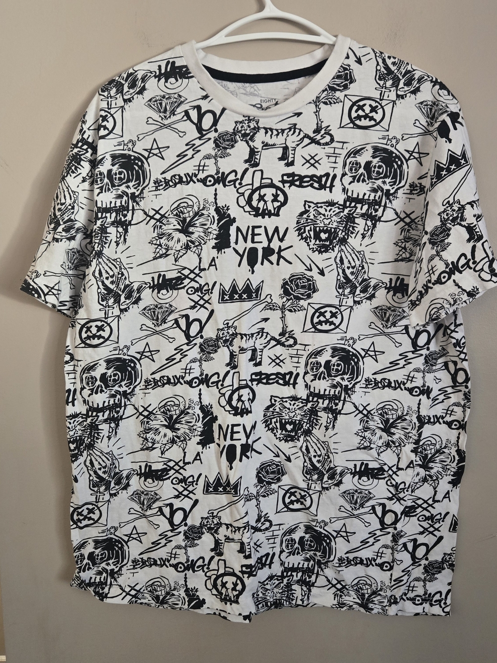 Eighty Eight White Tee with Black Graffiti Print Men Xl Shirt Skateboard